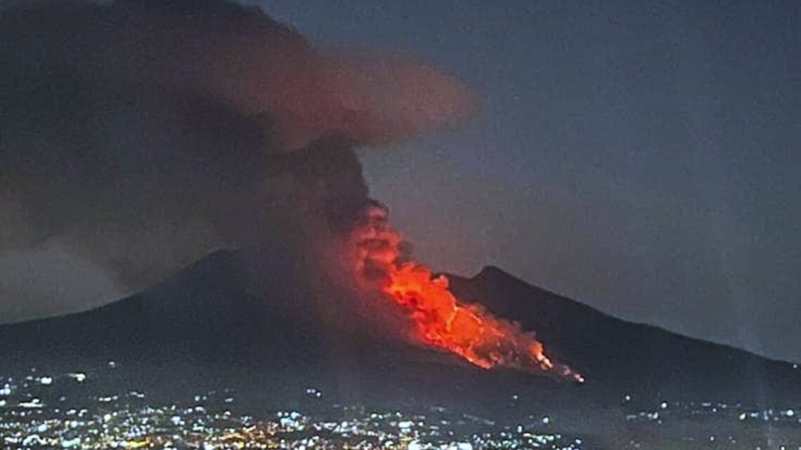 IL PARCO DEL VESUVIO NON ESISTE PIÙ: IN CENERE 500 ETTARI DI NATURA, ANCORA ATTIVO IL FRONTE DEL FUOCO