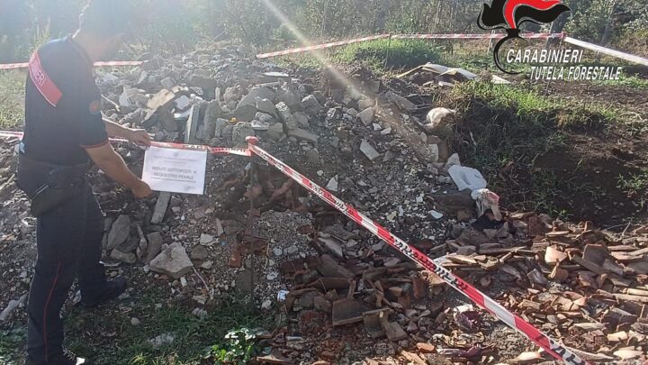 Forino, rifiuti edili abbandonati: denunciato un sessantenne. Sequestrata l’area