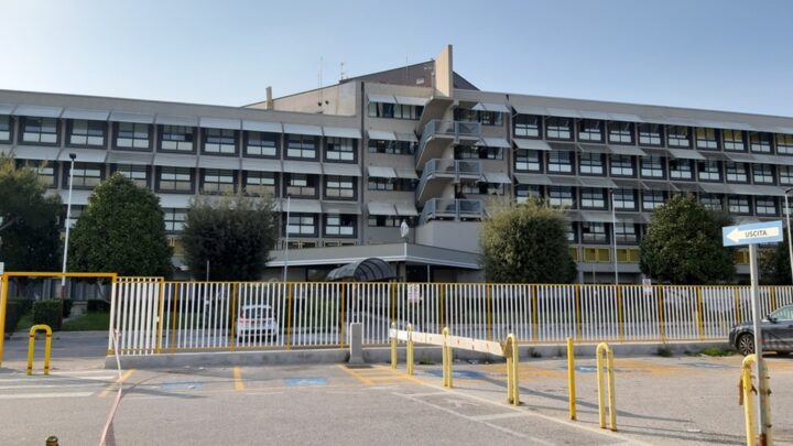 Pozzuoli capitale dell’urologia per due giorni: al Santa Maria delle Grazie una masterclass sui calcoli renali