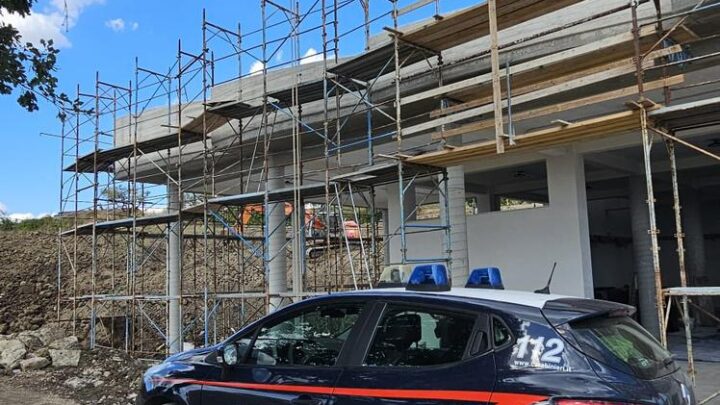 Grave incidente sul lavoro a Montefalcione: 50enne colpito dal crollo di un ponteggio mobile