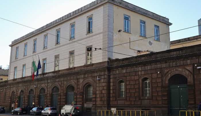 “Basta con le pene accessorie: mense indecorose nelle carceri, a Poggioreale infestazioni e pasti scadenti. La denuncia del sindacato”