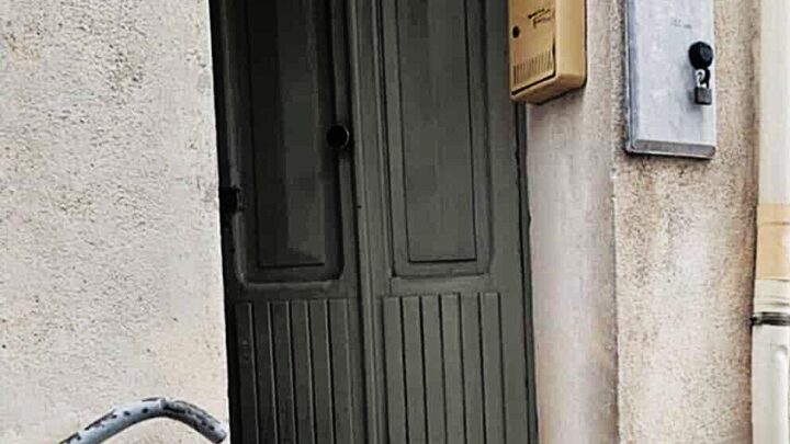 Dramma della solitudine a Polla: uomo trovato morto in casa