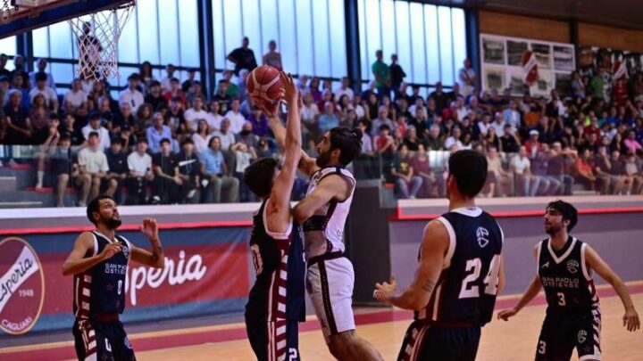 SCANDONE–CAGLIARI, AL DEL MAURO SI ACCENDE LA DECIMA: UNA SFIDA DI EQUILIBRI E IDENTITÀ