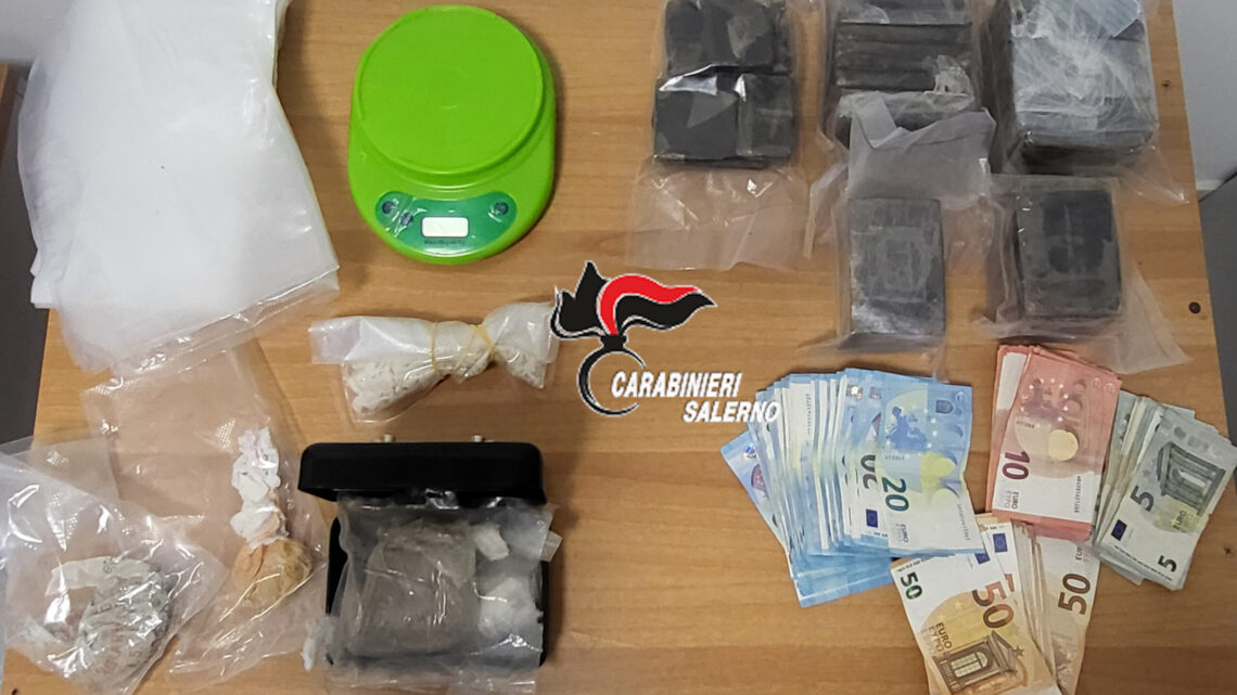 Blitz antidroga a Salerno: arrestati due fratelli, sequestrati oltre 3 chili di hashish e cocaina