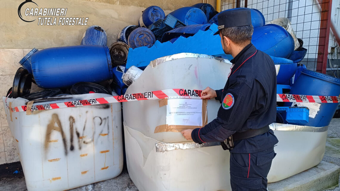 Solofra (AV): campagna controlli fiume Sarno. I Carabinieri denunciano il titolare di un’azienda conciaria e sequestrano 15 metri cubi di rifiuti speciali pericolosi.