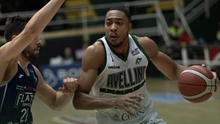 GRANDISSIMO  AVELLINO  DISTRUGGE  BOLOGNA