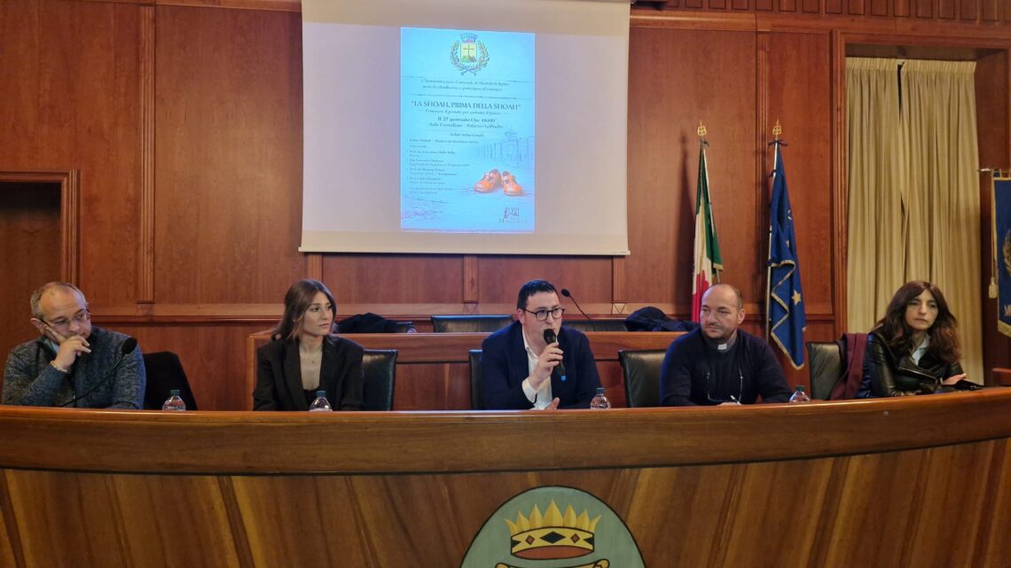 Monteforte Irpino, bandiere a mezz’asta per la Giornata della Memoria: studenti protagonisti del momento di riflessione sulla Shoah