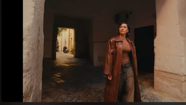 Serena Brancale: “Qui con me”, una carezza che diventa canzone