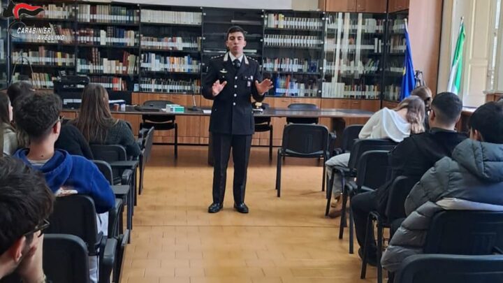 Legalità e prevenzione, i Carabinieri incontrano gli studenti di Avellino e Atripalda