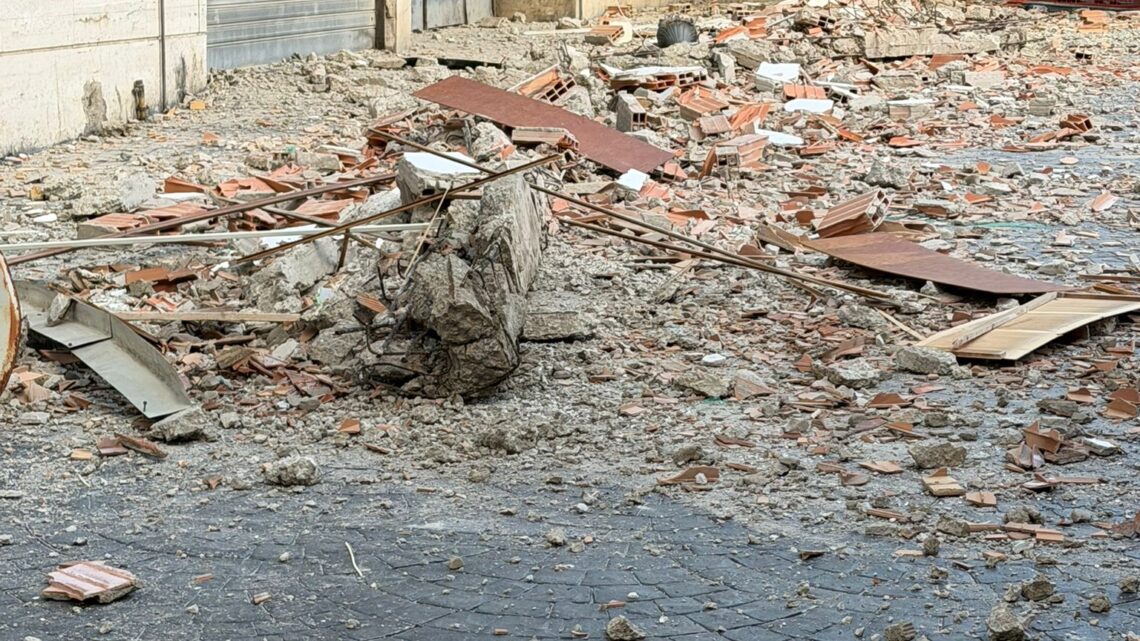 Vietri sul Mare, cede muro dell’ex “Regina Margherita”: nessun ferito, ordinata la messa in sicurezza immediata