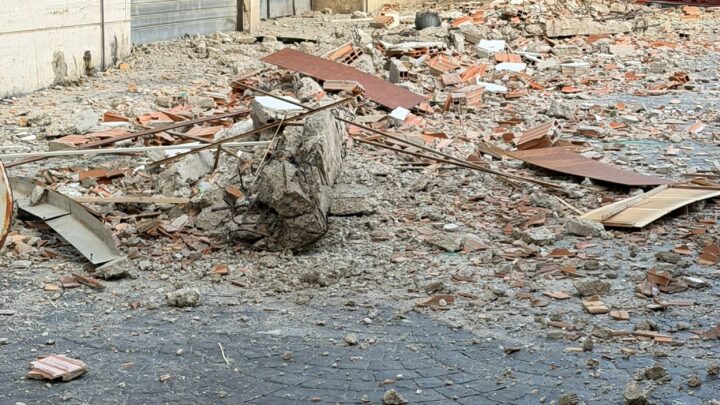 Vietri sul Mare, cede muro dell’ex “Regina Margherita”: nessun ferito, ordinata la messa in sicurezza immediata