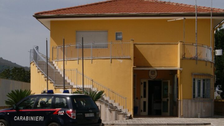 Truffa online per scarpe di moda: denunciati due 30enni dai Carabinieri di Lauro