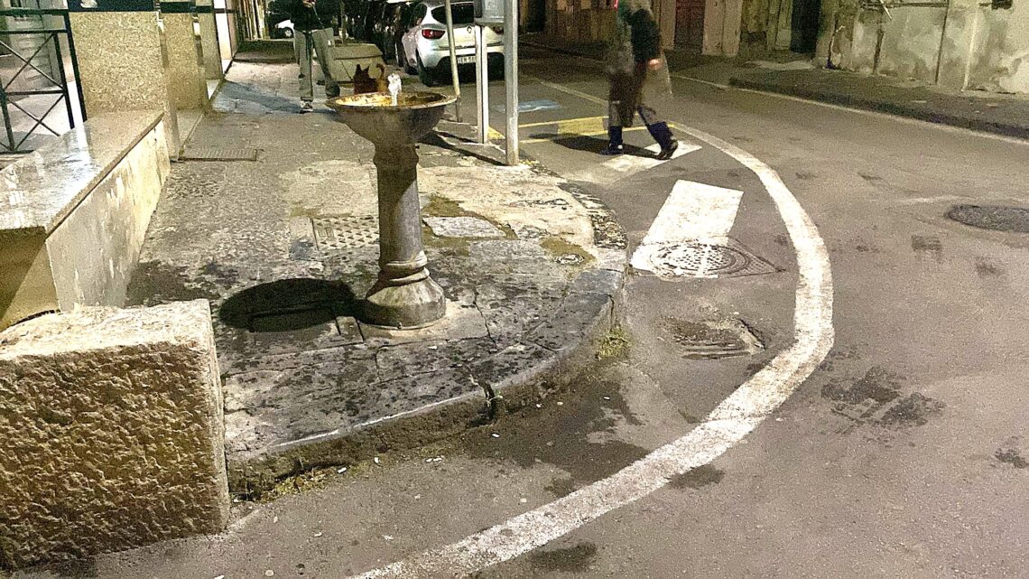 Sarno, marciapiedi in via Paolo Falciani: denuncia degrado e barriere architettoniche