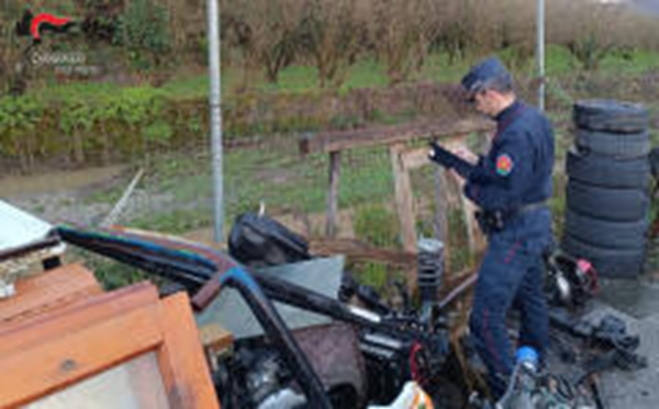 Montoro, sequestrata area con rifiuti speciali: denunciato il responsabile