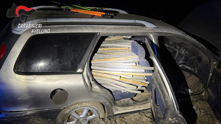 Auto sospetta fugge all’alt dei Carabinieri: inseguimento e sequestro di rame rubato