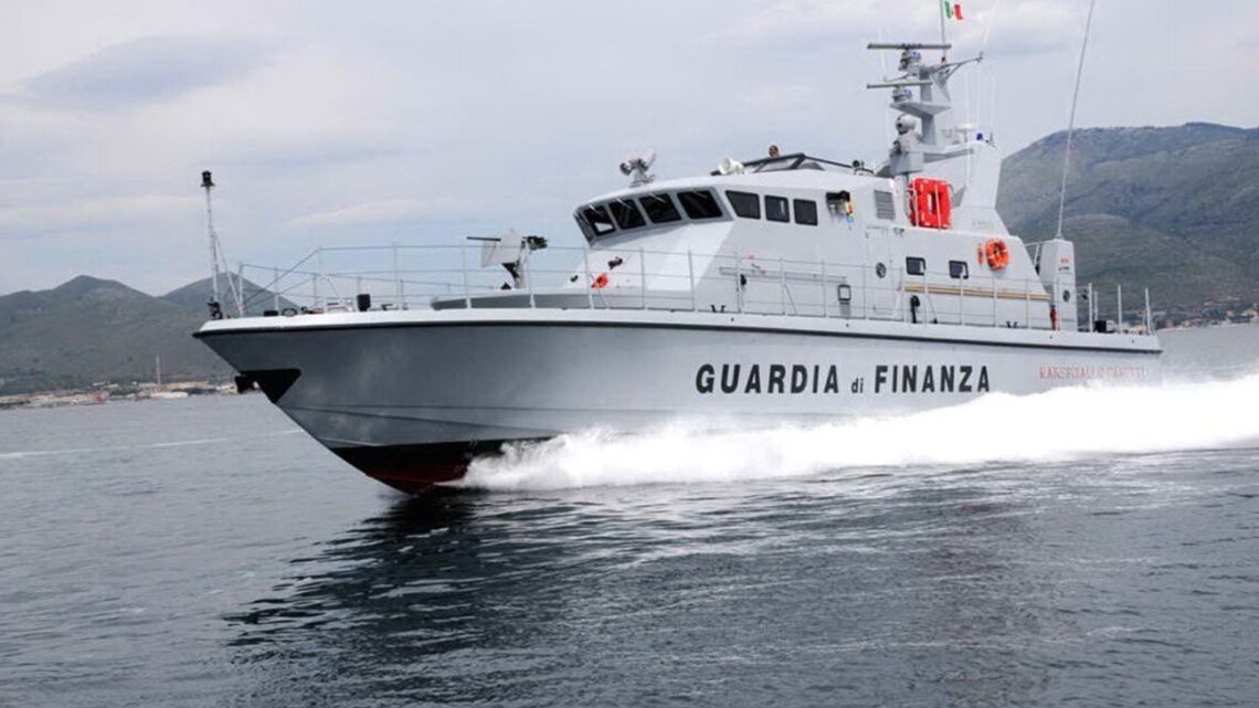 Pesca illegale a Salerno: sequestrati 2.500 ricci di mare, multe per 18mila euro Pesca illegale a Salerno: sequestrati 2.500 ricci di mare, multe per 18mila euro