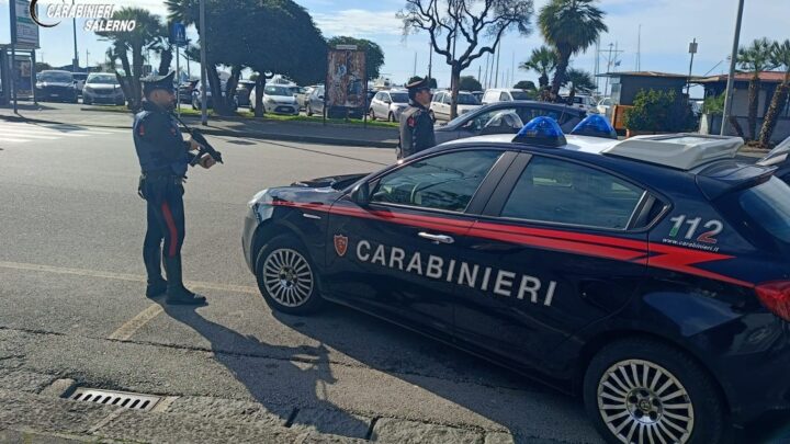 Salerno, controlli straordinari dei Carabinieri: 27 sanzioni per guida senza patente e veicoli senza assicurazione