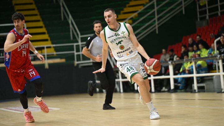 LA SCANDONE AVELLINO FA LA VOCE GROSSA, AL DEL MAURO NON SI PASSA. CADE LACAPOLISTA CARVER ROMA