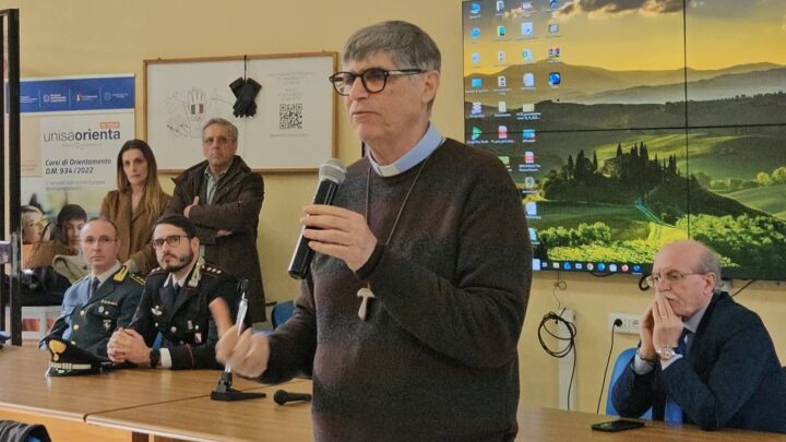 Legalità e coraggio civile: incontro formativo all’Istituto “V. De Caprariis” di Solofra