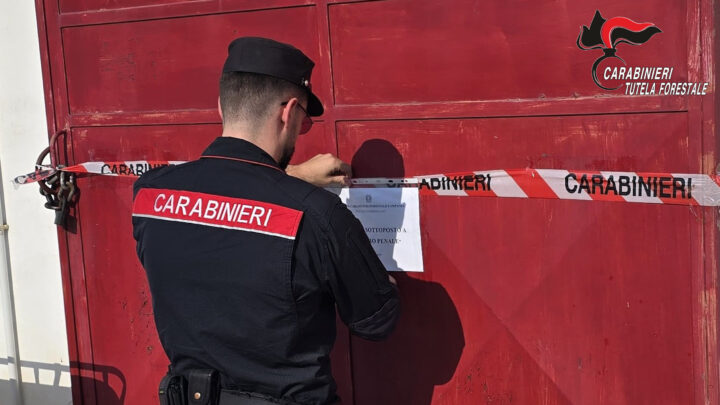Inquinamento del Sarno, violati i sigilli in un’azienda: denunciato imprenditore