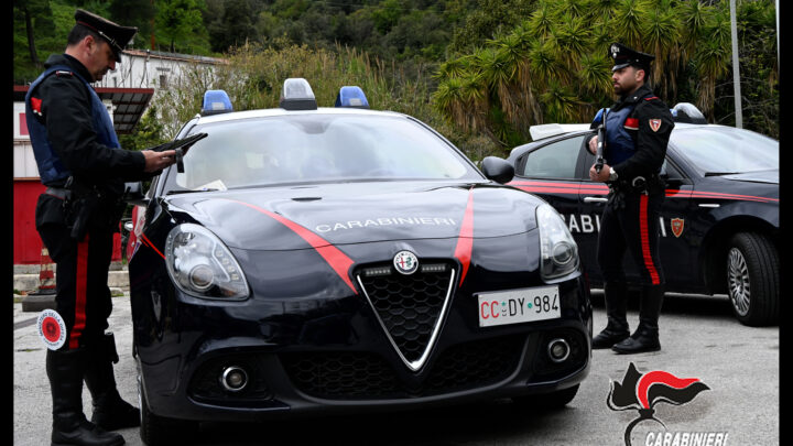 Controlli dei Carabinieri a Salerno: sanzioni per intestazioni fittizie di veicoli
