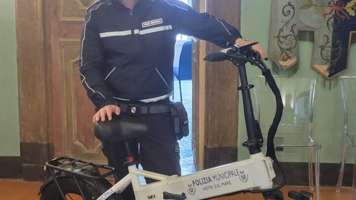 Vietri sul Mare più green: la Polizia Municipale introduce le e-bike per un servizio sostenibile