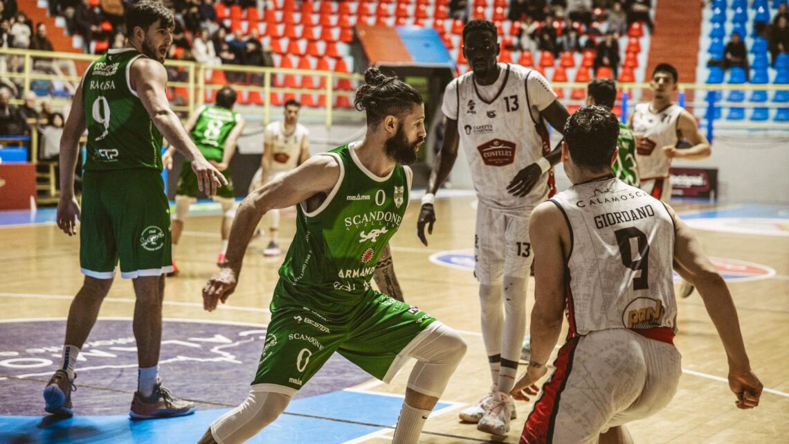 Playoff, la Scandone sfida l’Esperia Cagliari: al Pala Del Mauro parte una serie ad alta intensità Playoff, la Scandone sfida l’Esperia Cagliari: al Pala Del Mauro parte una serie ad alta intensità