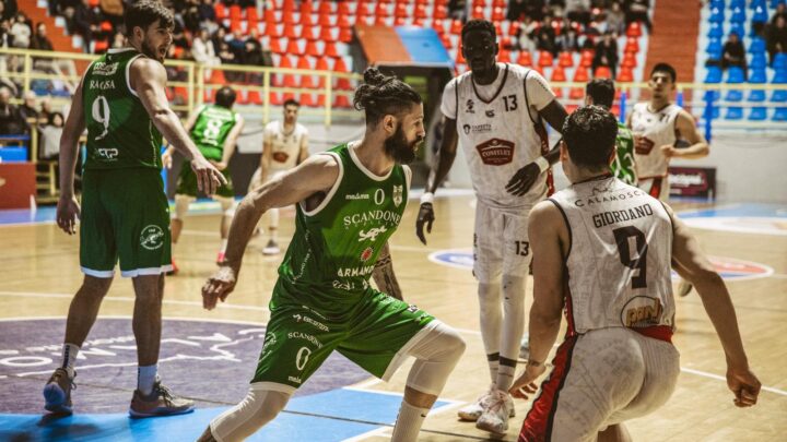 Playoff, la Scandone sfida l’Esperia Cagliari: al Pala Del Mauro parte una serie ad alta intensità