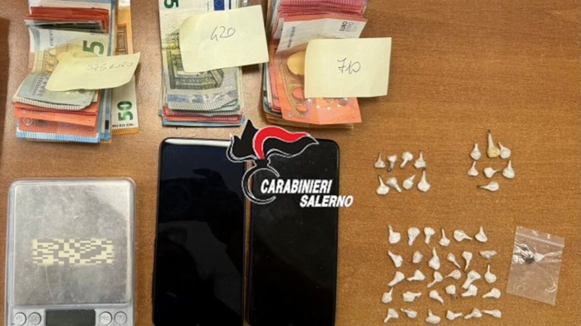 Blitz antidroga a Pagani: pusher incastrato con decine di dosi e contanti