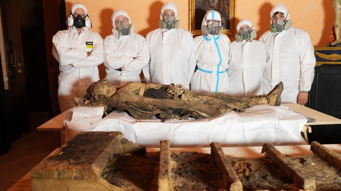 Prata di Principato Ultra, scoperta nella Chiesa dell’Immacolata la mummia di una giovane nobildonna dell’Ottocento