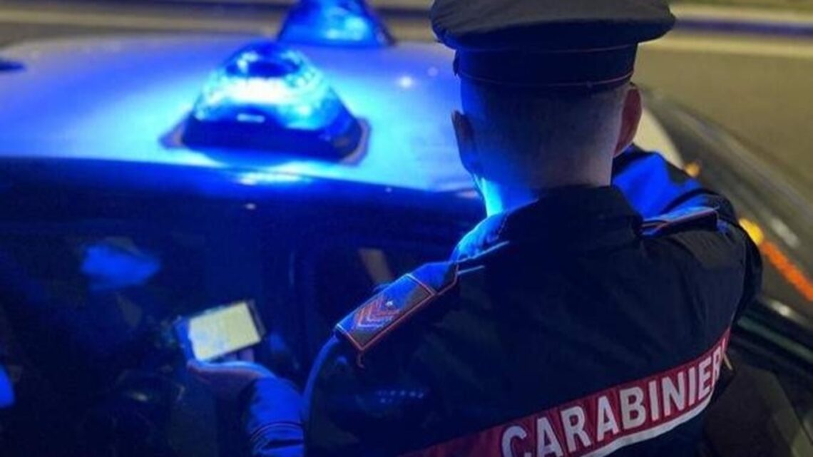 Serino, rompe il finestrino di un’auto e ruba 250 euro: denunciato un 20enne Serino, rompe il finestrino di un’auto e ruba 250 euro: denunciato un 20enne