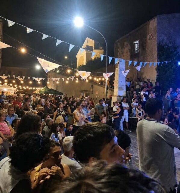 Teano, boom di presenze per la Sagra della Pizzonta Fontanellese: borgo riempito e sguardo già rivolto al 2027 Teano, boom di presenze per la Sagra della Pizzonta Fontanellese: borgo riempito e sguardo già rivolto al 2027
