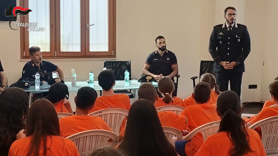 “La legalità non va in vacanza”: i Carabinieri di Solofra incontrano i giovani per il progetto di Protezione Civile “La legalità non va in vacanza”: i Carabinieri di Solofra incontrano i giovani per il progetto di Protezione Civile