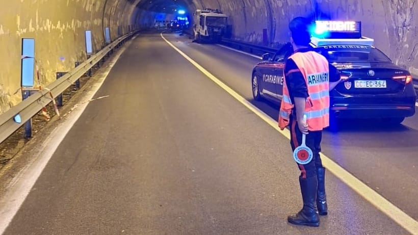 Scontro frontale tra auto e compattatore sulla Statale 7 Bis a Nusco: un morto e un ferito grave Scontro frontale tra auto e compattatore sulla Statale 7 Bis a Nusco: un morto e un ferito grave